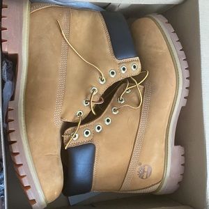 Timberland 6in Premium Wheat Boots Sz 11. Great Condition